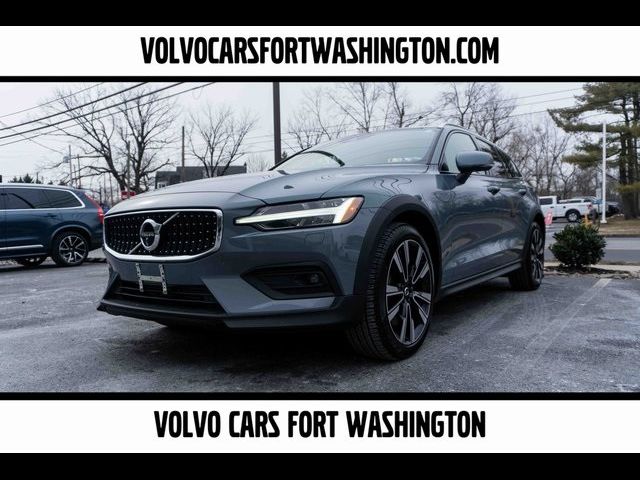 2022 Volvo V60 Cross Country Base