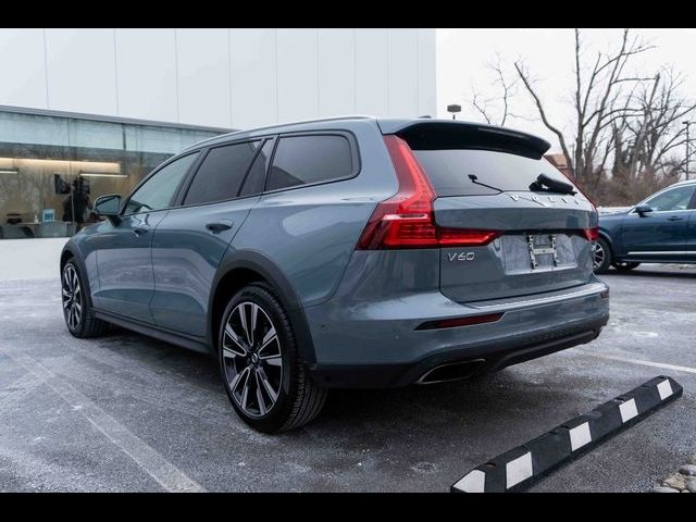 2022 Volvo V60 Cross Country Base