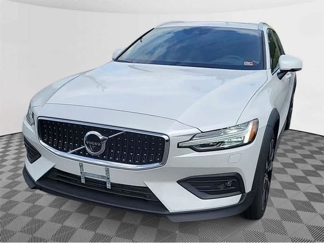 2022 Volvo V60 Cross Country Base