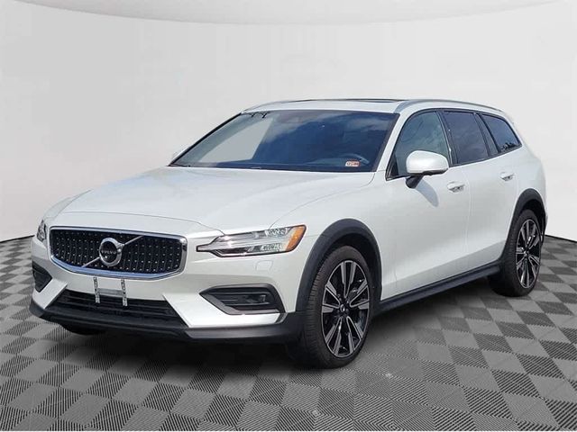 2022 Volvo V60 Cross Country Base