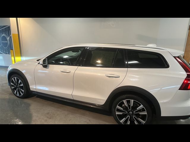 2022 Volvo V60 Cross Country Base