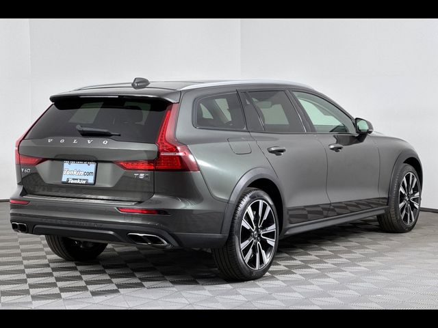 2022 Volvo V60 Cross Country Base