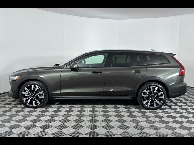 2022 Volvo V60 Cross Country Base