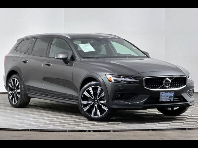 2022 Volvo V60 Cross Country Base