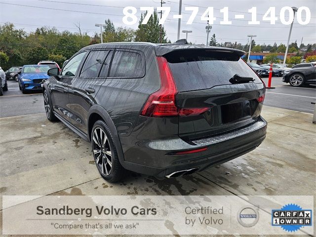 2022 Volvo V60 Cross Country Base