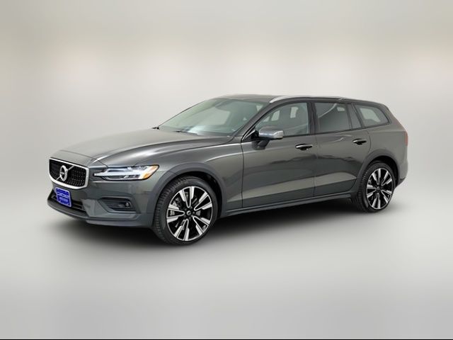 2022 Volvo V60 Cross Country Base