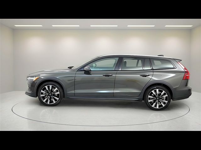 2022 Volvo V60 Cross Country Base