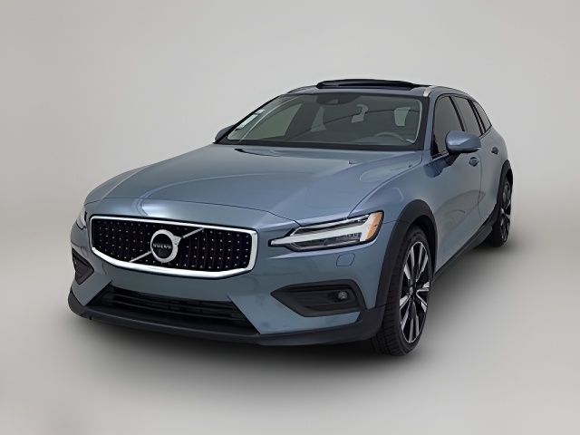 2022 Volvo V60 Cross Country Base