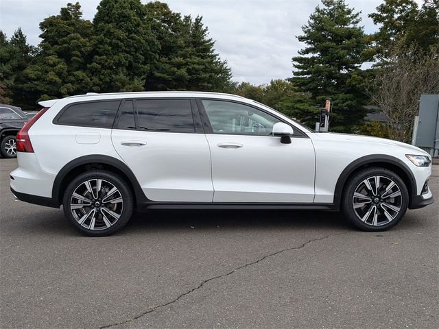 2022 Volvo V60 Cross Country Base