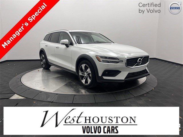 2022 Volvo V60 Cross Country Base