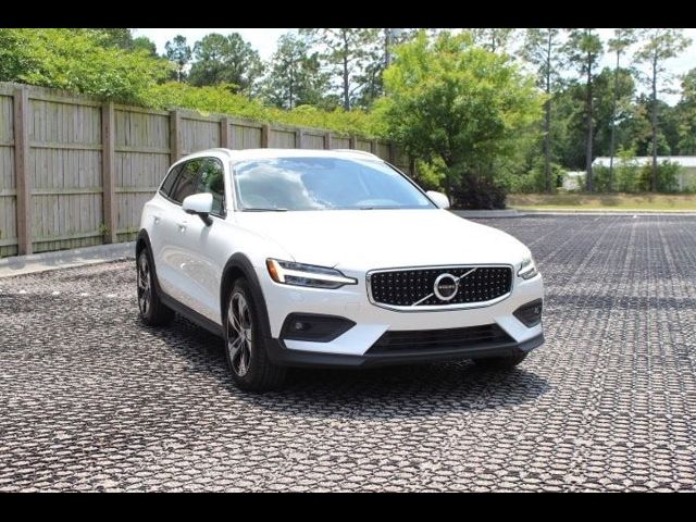 2022 Volvo V60 Cross Country Base