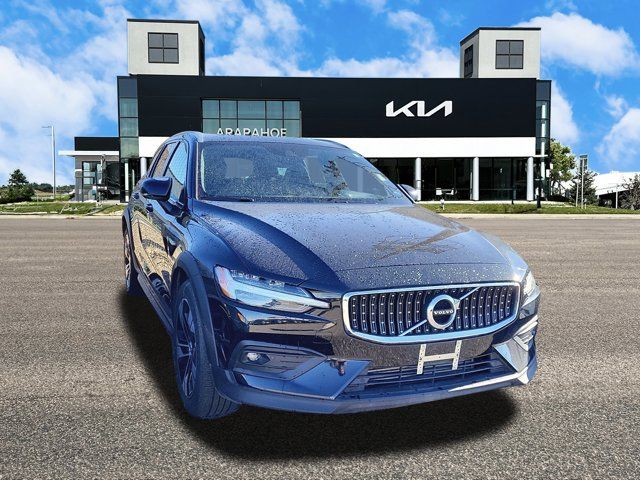 2022 Volvo V60 Cross Country Base