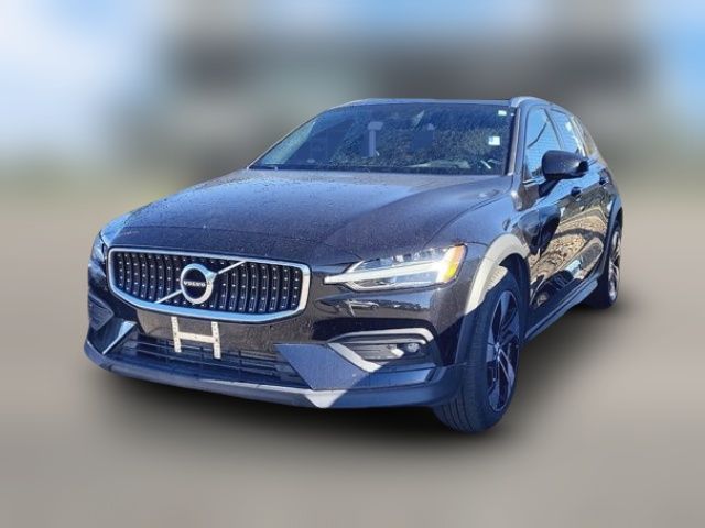 2022 Volvo V60 Cross Country Base