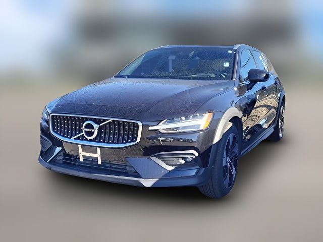 2022 Volvo V60 Cross Country Base