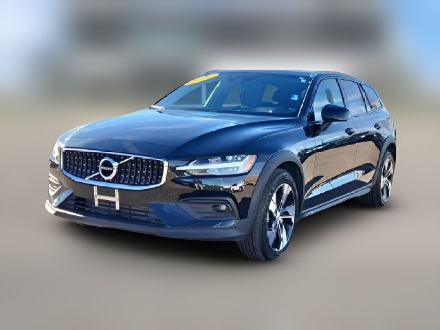 2022 Volvo V60 Cross Country Base