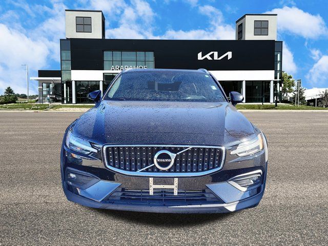 2022 Volvo V60 Cross Country Base