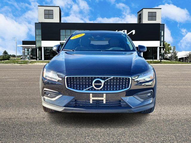 2022 Volvo V60 Cross Country Base