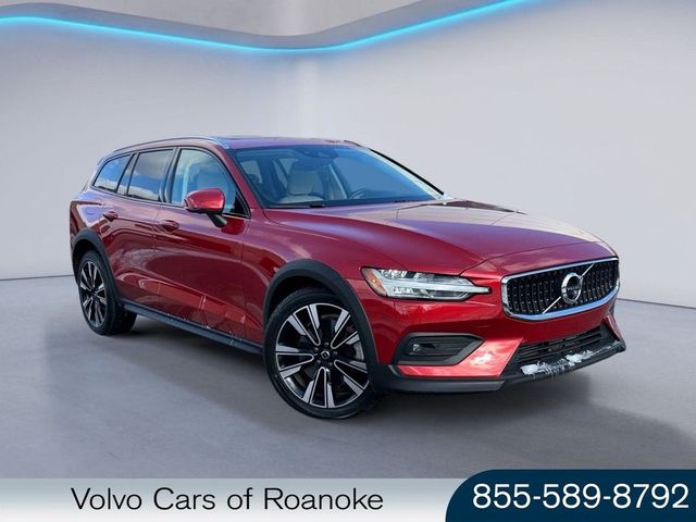 2022 Volvo V60 Cross Country Base