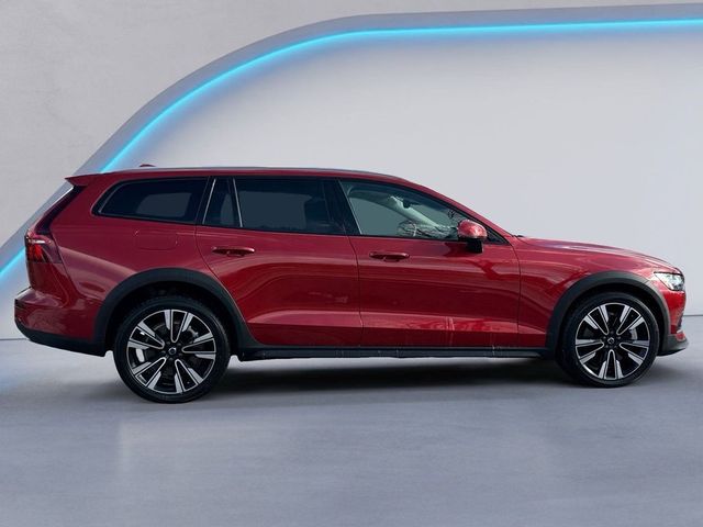 2022 Volvo V60 Cross Country Base