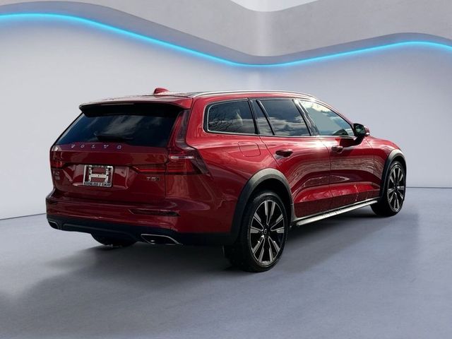 2022 Volvo V60 Cross Country Base