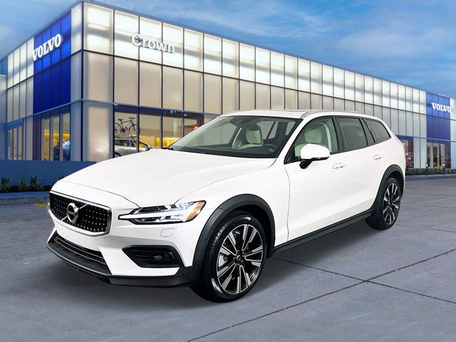 2022 Volvo V60 Cross Country Base