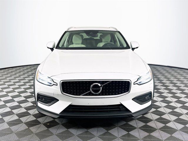 2022 Volvo V60 Cross Country Base