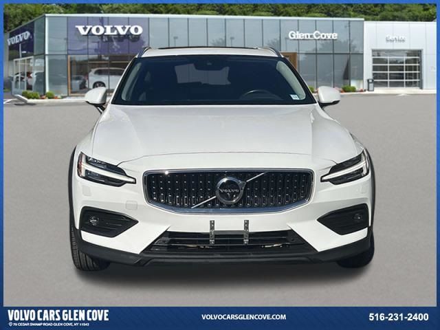 2022 Volvo V60 Cross Country Base