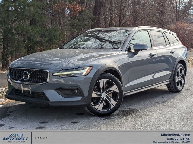 2022 Volvo V60 Cross Country Base