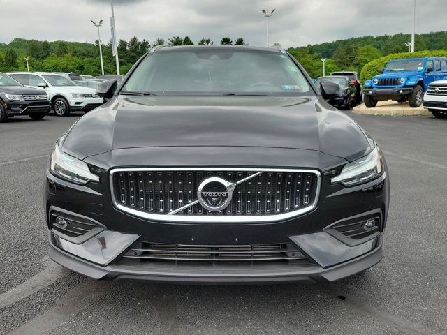 2022 Volvo V60 Cross Country Base