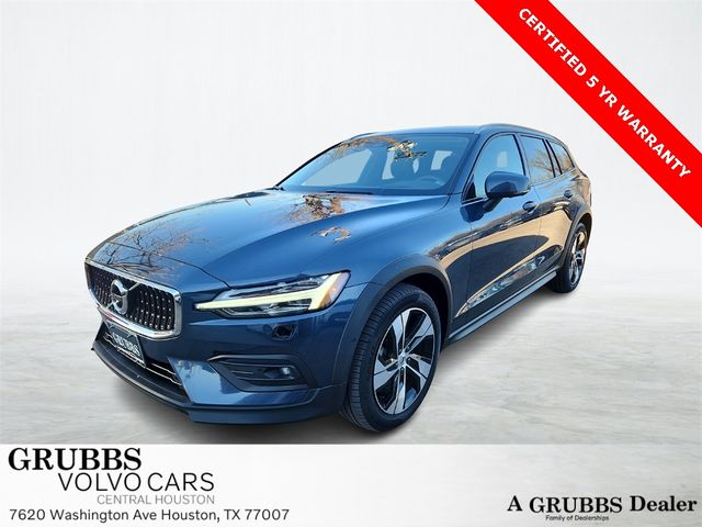 2022 Volvo V60 Cross Country Base