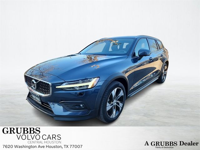 2022 Volvo V60 Cross Country Base