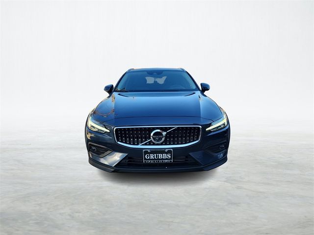 2022 Volvo V60 Cross Country Base