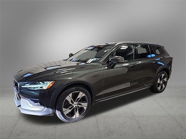 2022 Volvo V60 Cross Country Base