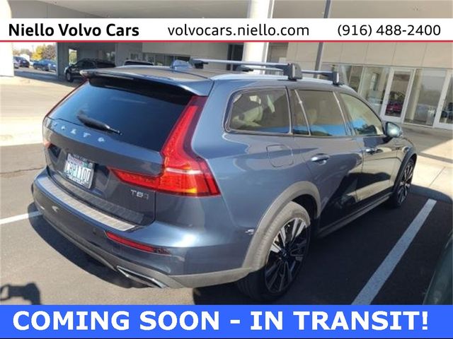 2022 Volvo V60 Cross Country Base