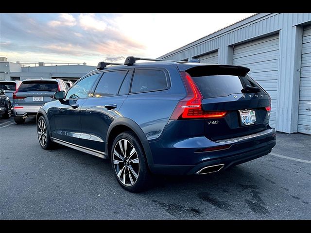 2022 Volvo V60 Cross Country Base