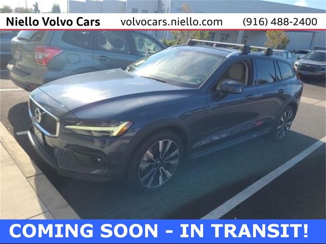 2022 Volvo V60 Cross Country Base