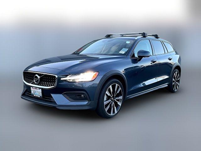 2022 Volvo V60 Cross Country Base