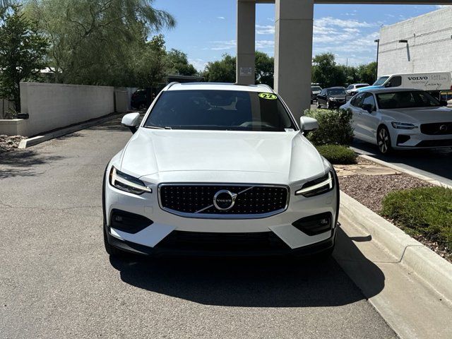 2022 Volvo V60 Cross Country Base