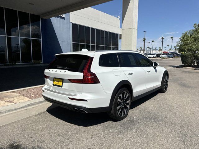 2022 Volvo V60 Cross Country Base