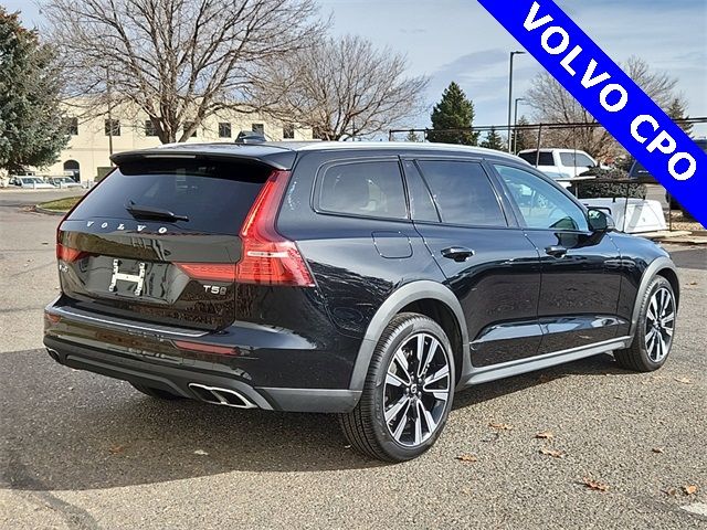 2022 Volvo V60 Cross Country Base