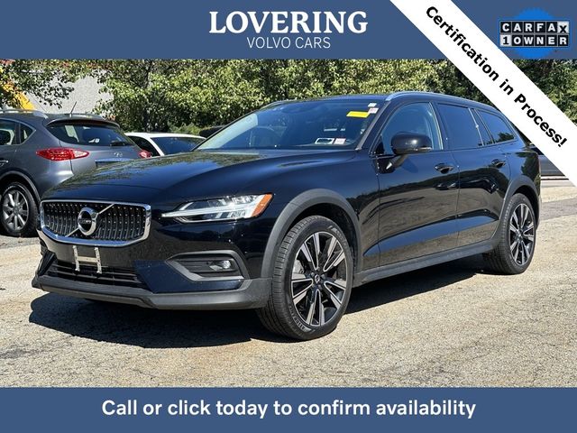 2022 Volvo V60 Cross Country Base