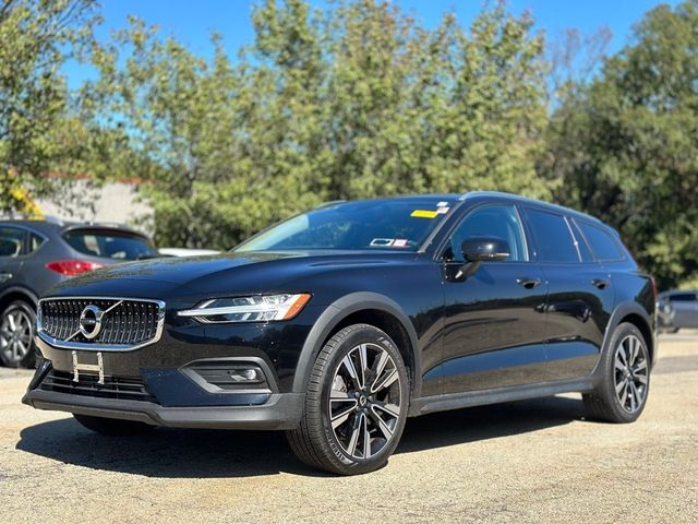 2022 Volvo V60 Cross Country Base