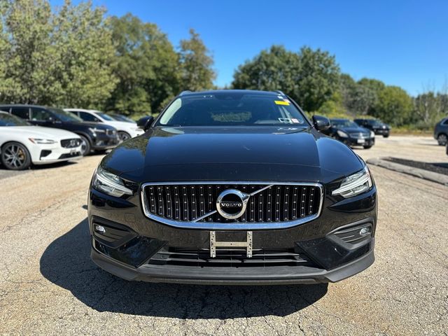 2022 Volvo V60 Cross Country Base