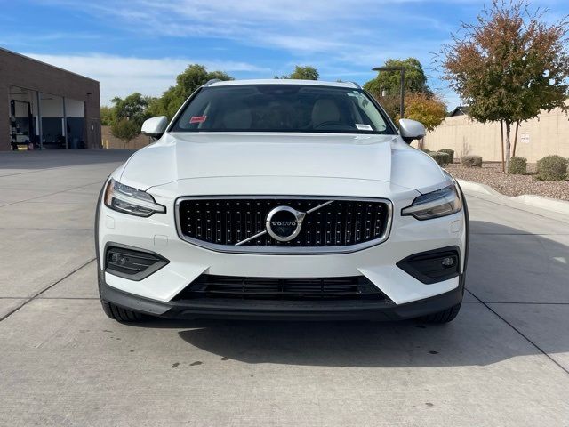 2022 Volvo V60 Cross Country Base