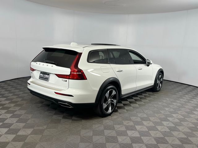 2022 Volvo V60 Cross Country Base