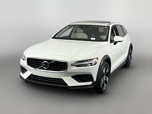 2022 Volvo V60 Cross Country Base