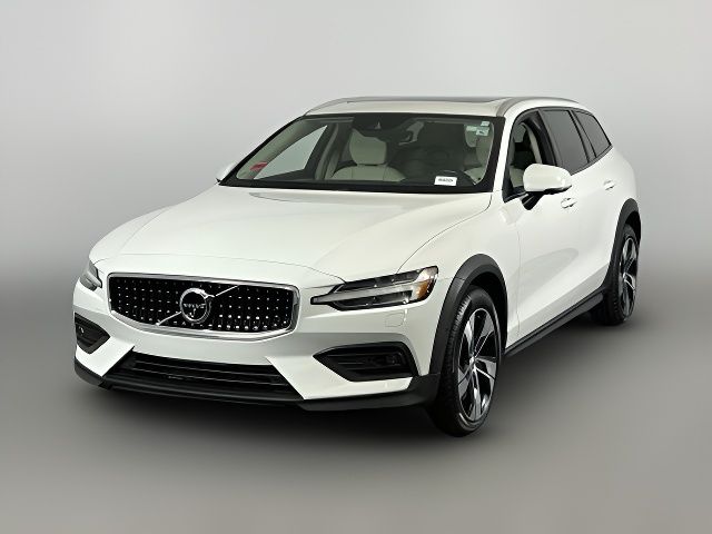 2022 Volvo V60 Cross Country Base