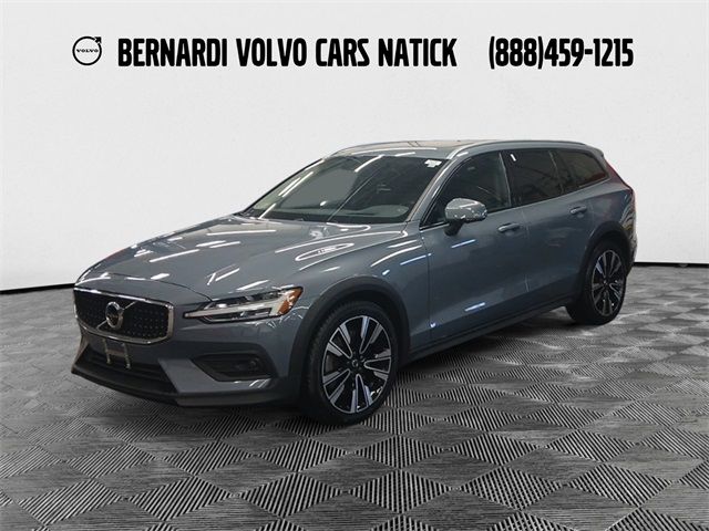 2022 Volvo V60 Cross Country Base