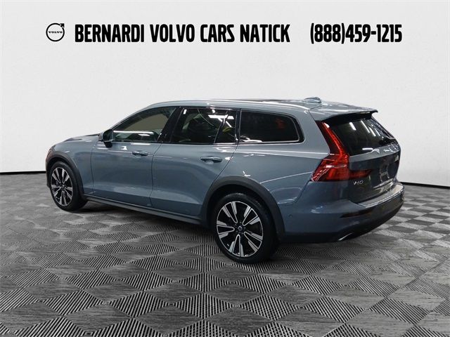 2022 Volvo V60 Cross Country Base