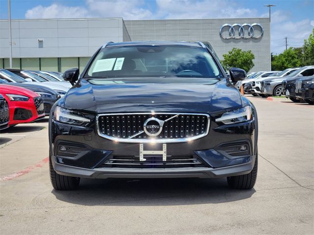 2022 Volvo V60 Cross Country Base